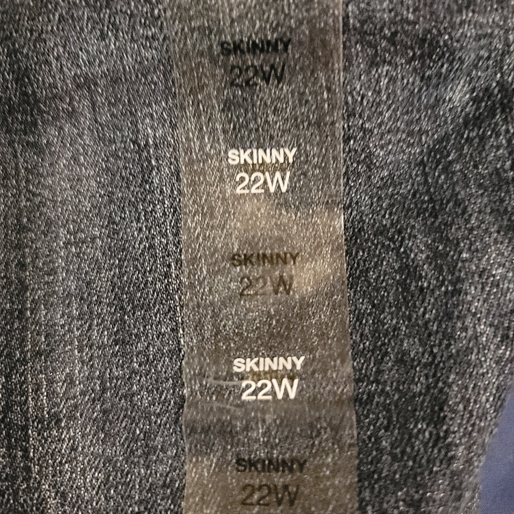 Distressed skinny jeans - Picture 4 of 6